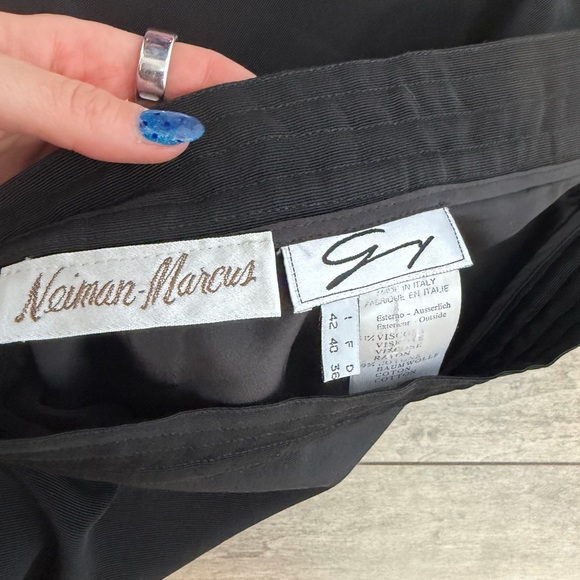 Neiman Marcus Classic Black Pencil Skirt - Picture 3 of 3